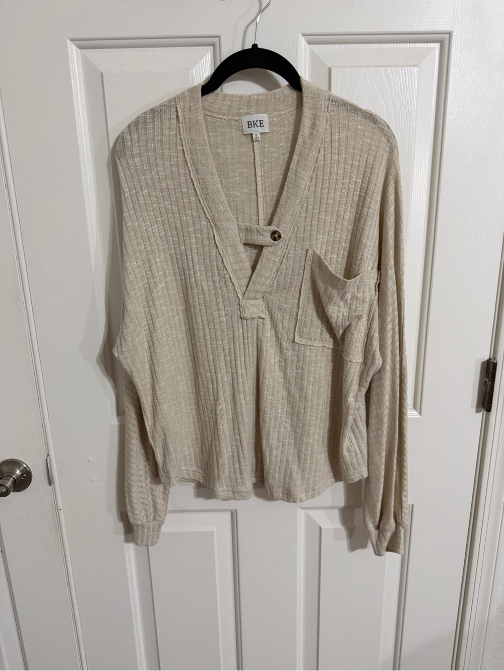 BKE Women's Beige Ribbed V-Neck Button Pocket Sweater